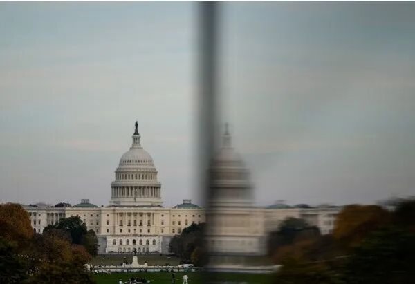 股市配资行情 美政府“停摆”将破纪录！纳指跌近500点，英伟达市值一夜蒸发1.4万亿元，比特币跌破10万美元，加密货币超40万人爆仓